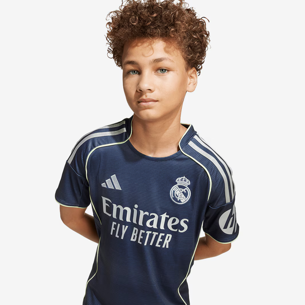 Conjunto Niños Merengues 25/26 – Segunda Equipación